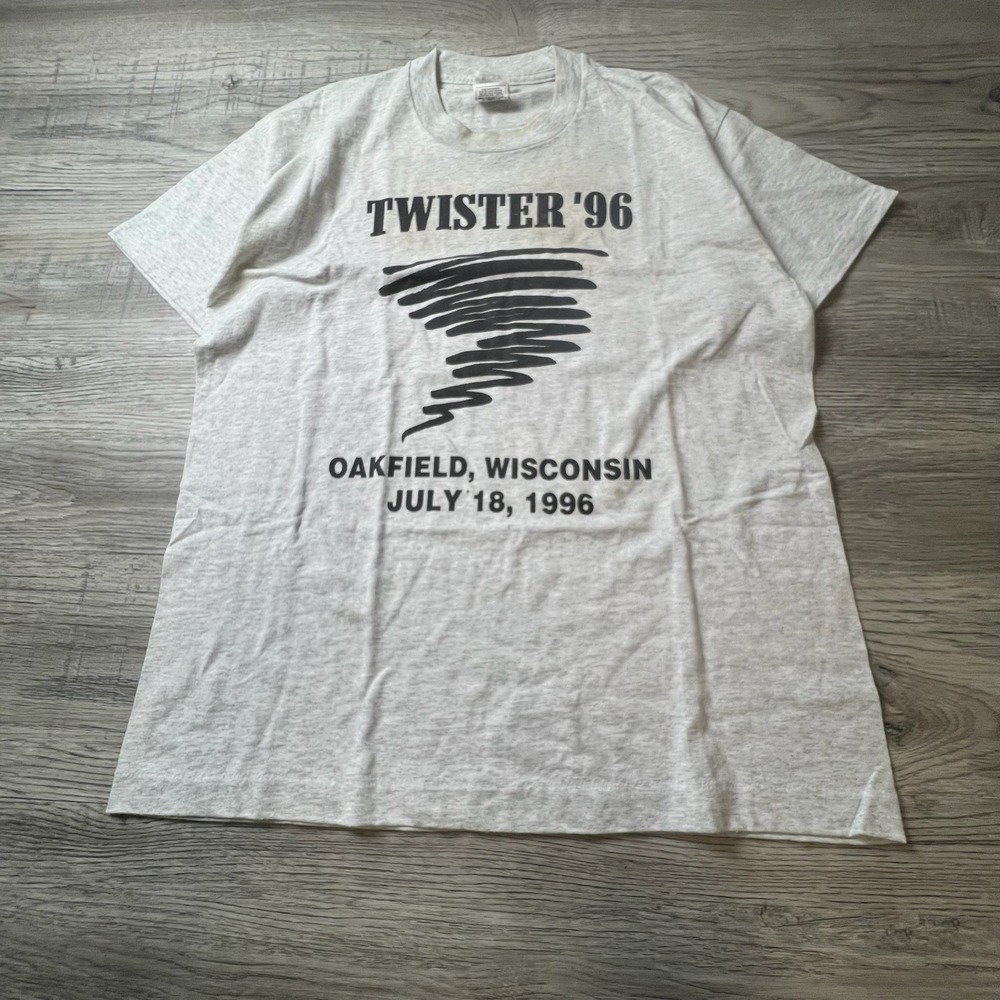 Fruit of the Loom T-Shirt Mens‎ Large Gray Twister 96 Oakfield Wisconsin Vintage